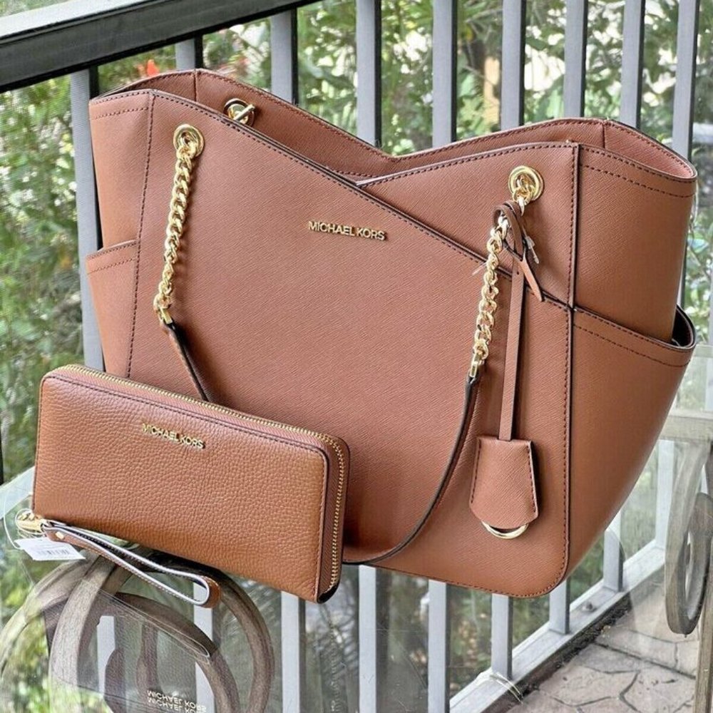 "✨ Michael Kors Solid Luggage Signature Set: Timeless Elegance! 🌟"